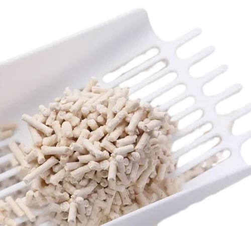 Clumped Tofu Cat Litter On Scoop – Firm And Easy To Clean by ISEMIPET
