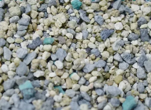 Sodium Bentonite Cat Litter with Blue and Gray Particles by Isemipet
